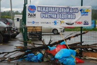 В мешках и поверх них результат проделанной работы. С земли и со дна водоема поднималась даже малейшая бумажка и пробка ради комфорта подводной флоры и фауны, комфорта человека и окружающей среды. В мешках и поверх них результат проделанной работы. С земли и со дна водоема поднималась даже малейшая бумажка и пробка ради комфорта подводной флоры и фауны, комфорта человека и окружающей среды.